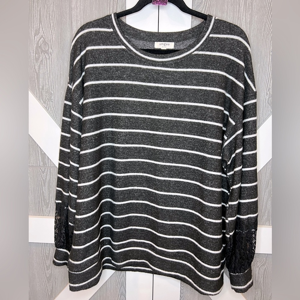 B14.26 UMGEE USA Oversized Striped Knit Sweater Charcoal White Black Lace L